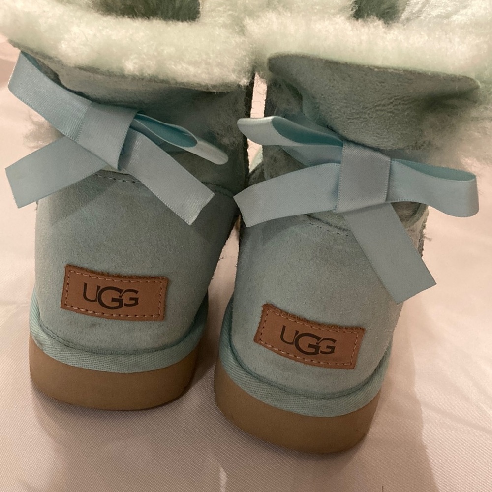 UGG Women’s Turquoise size 7 boots. - Picture 2 of 8